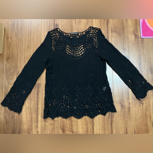 NWOT*Lace Crochet Top - Picture 2 of 2